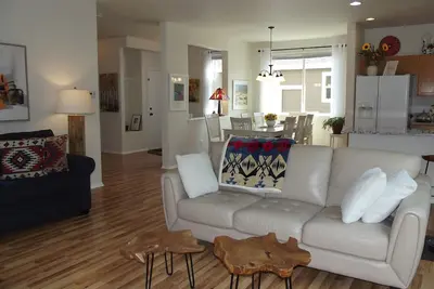 Image de Artsy, Colorado Cottage Vibe!