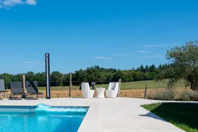 Image de Maison 'Les Lièvres': Oasis de détente climatisée avec Piscine & Jacuzzi