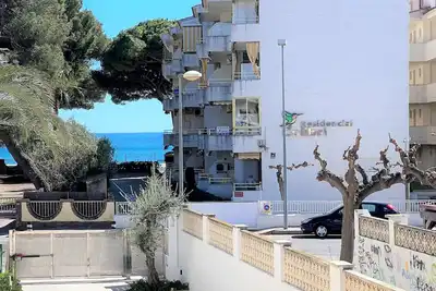 Image de InmoBooking Pins Ii, climatisé et à une minute de la plage