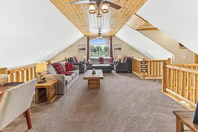 Image de Ultimate Lakefront retreat-Spacious Family Friendly