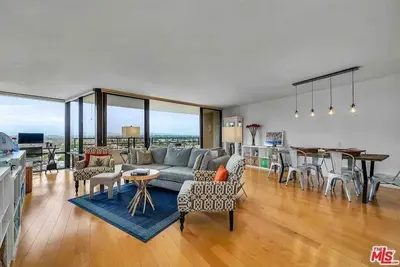 Image de Remodeled resort-like two-bedroom condo w/panoramic view heated pool, and more.