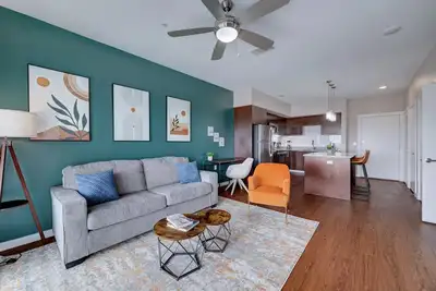 Image de Plush 1Br Cal King Suite Close to Everything