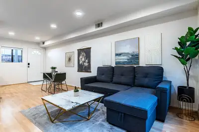 Image de Cozy & Convenient Condo. Near Beaches and Airport. Safe and Stylish Stay. \n