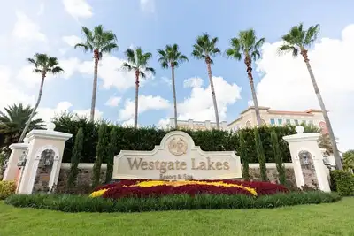 Image de Escape to Our Resort in Orlando, s Entertainment Hub Near Theme Parks & Shopping!