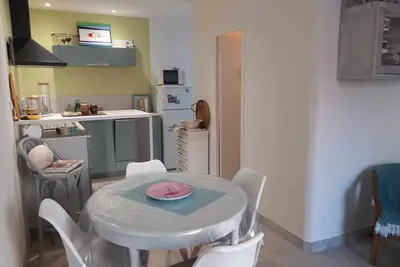 Image de Maison de village dans rue piétonne, plein centre, a coté des commerces, .