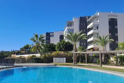 Image de Magnifique Penthouse Proche de la Zenia et la mer Avec Piscines, gym et Sauna!