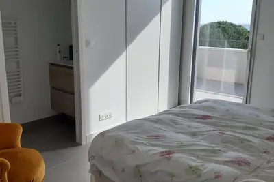 Image de Appartement + terrasse de 140m² vue étang de Thau;  15mn des thermes de Balaruc