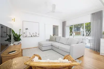 Image de Blissful Merewether Beach Cottage A Coastal Gem