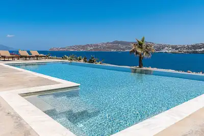 Carpe Diem Villa I, Private Infinity Heated Pool!