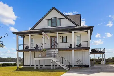 Image de Summer Breeze beach and boaters retreat. Brand new house with tons of activities
