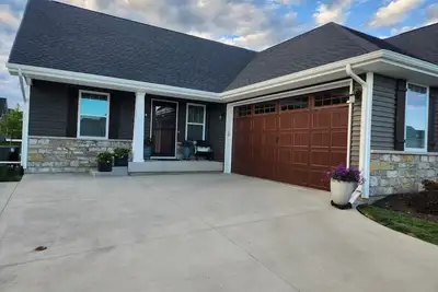 Image de Gorgeous, clean, newer Condo, 5 bedrooms! ! 1 mile from Bettplex.