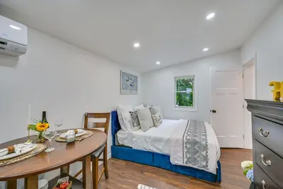 Image de 5 Mi to Salem: Furnished Patio at Danvers Studio!