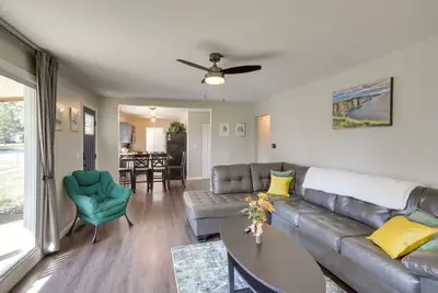 Image de Lovely South Bend Home ~ 3 Mi to Dtwn & Notre Dame