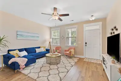 Image de Clean & Stylish New Townhouse in Charleston