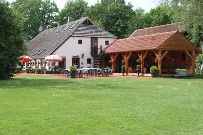 Image de Landelijk Gelegen Groepsaccommodatie Voor 15 tot 30 Personen met Grote Tuin