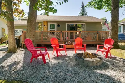 Image de Higgins Lake Cottage w\/ Private Fire Pit & Grill!