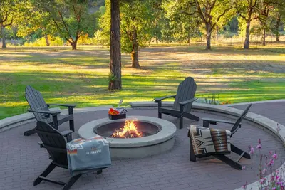 Image de Luxury Riverfront Escape- Hot tub & Fire Pit