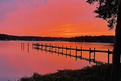Image de Newly Renovated Waterfront Farmhouse in Private Setting! ! !