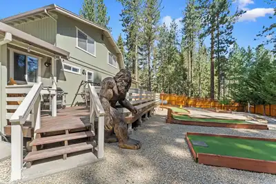 Image de Large 3br\/2ba Family Home. Mini Golf Course. Amazing Gaming Room.