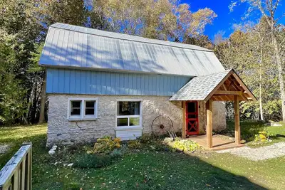 Image de Discover our charming 1920s barn conversion, in the heart of the Bruce Peninsula