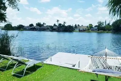 Image de Lakeside Retreat ~ 3br, 2bth Near Hard Rock Casino