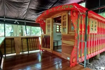 Image de Beachy Jungle Retreat with Pool and Yoga Deck.