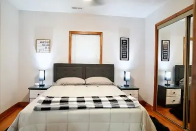 Image de Beautiful cozy 1920’s cottage in hills of Nc