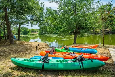 Image de Private 180' Riverfront Oasis: Kayak, Fish & Relax