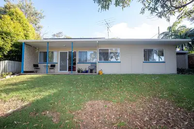 Image de Arcadia - Original Straddie 3 Bedroom Home