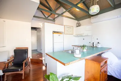 Image de Sheoaks is a funky 2 bed close to all Point Lookout has to offer.
