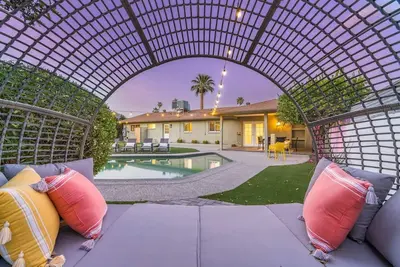 Image de Old Town Scottsdale•Fab Yard/Pool•Indoor PingPong