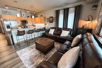 Image de New! Beautiful Condo, Downtown Columbia Falls, Sleeps 6!