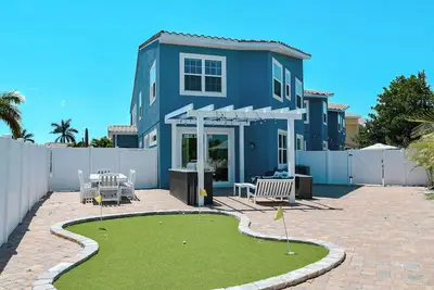 Image de Indian Harbour Beach Townhome with Pool, Game Room, Bbq Grill & Putting Green!