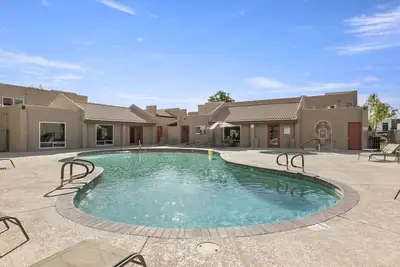 The Lone Traveller with Heated Community Pool & Spa