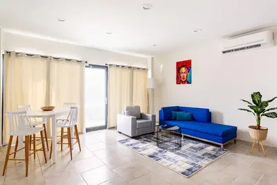 Image de Bushiri's Long Life Building-2bd\/1ba Apt-Sleeps 4