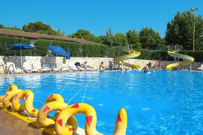 Image de Bel appartement dans une maison de vacances avec climatisation, piscine, Wifi, terrasse et parking