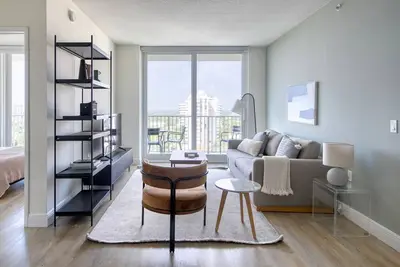 Image de Airy Coral Gables 2br w/ Gym, Pool, W/D, nr shopping, by Blueground