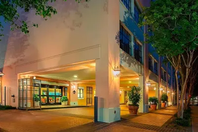 Image de You Found it! Contemporary 2br Suite with Breakfast, Outdoor Pool, Pet-friendly!