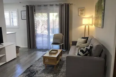 Image de Location, Location, Location, close to City, shops, train, bus, cafes
