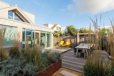 Image de Insta-worthy 4br designer house 5 min to the beach