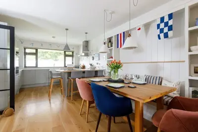 Image de Pretty Coastal Home in Bosham, Close to Water