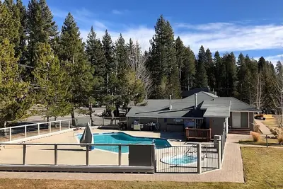 Image de Tahoe Vista Paradise! Kitchenette, Free Parking, Outdoor Pool, Private Beach!