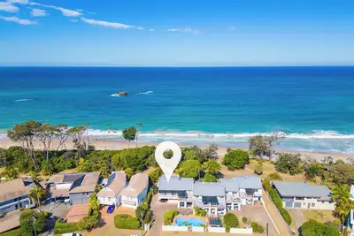 Image de Azure - Coastal Elegance Just Steps from the Sand