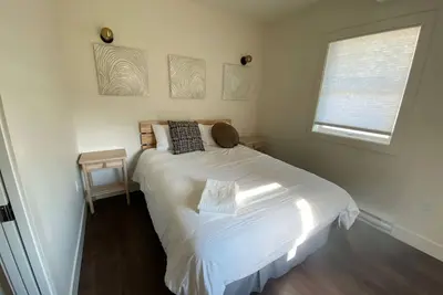 Image de Tout nouveau 1 chambre 1 salle de bain à proximité de tout accessible à pied