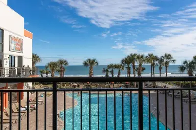 Image de Beachfront Bliss Oceanfront Suite 2nd Floor