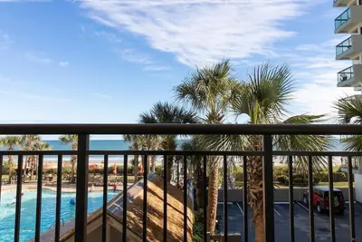 Image de Beachfront Bliss Oceanfront Suite 3rd Floor