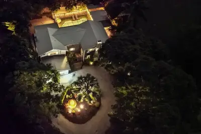 Image de Massive 5 Bedroom - All Suites, w 6 Baths Hot Tub