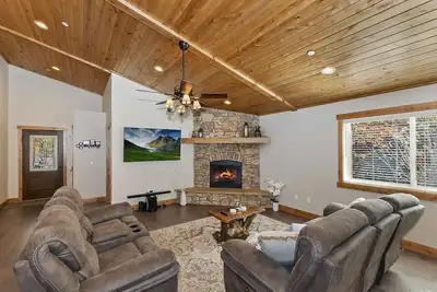 Image de Big Bear Lake Custom Cabin