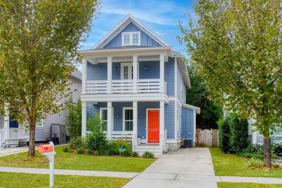 Image de Shem Creek House- 5 Mins to Dtwn & Beach+ Hot Tub