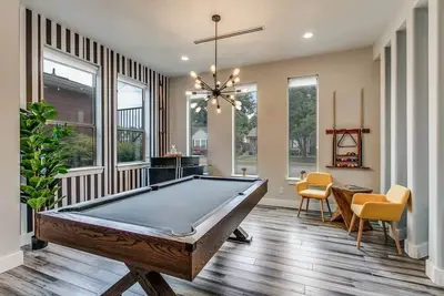Image de Pool Sauna Gym Pool Table Private Estate